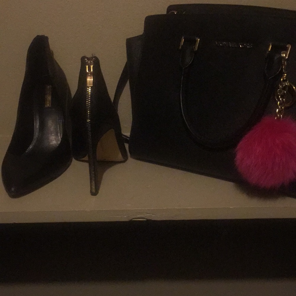BLACK ZIPPER BCBGENERATION PUMPS